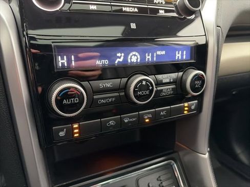 Used 2022 Subaru Ascent Limited w/ Technology Package image 25