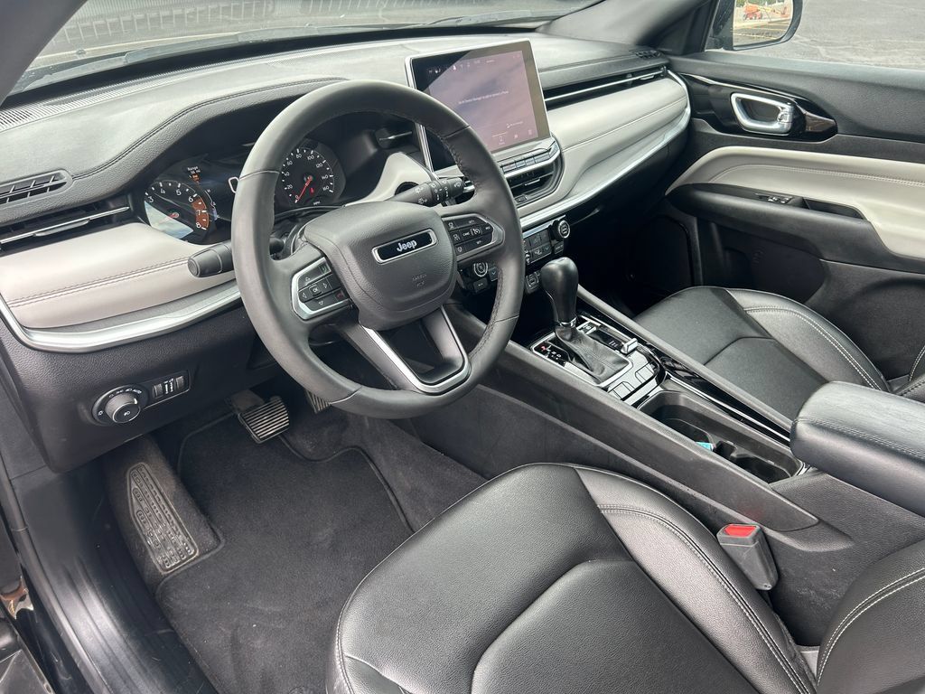 Used 2025 Jeep Compass Limited AWD/4WD image 25