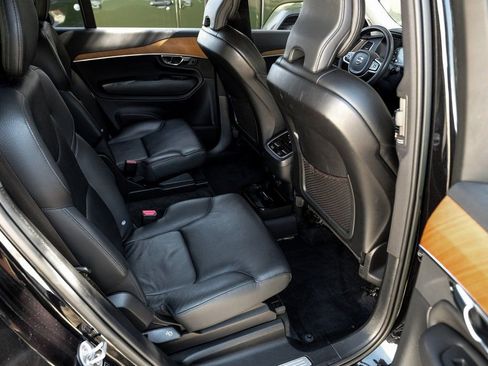 Used 2022 Volvo XC90 T6 Momentum w/ Climate Package image 45