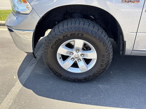 Used 2019 RAM 1500 Classic SLT w/ Luxury Group AWD/4WD image 29