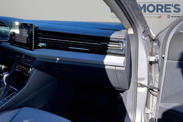 Used 2025 Volkswagen Jetta SE FWD image 26