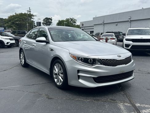 Used 2016 Kia Optima EX w/ Option Group 040 FWD image 2