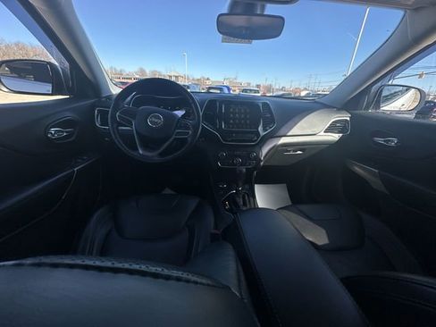 Used 2019 Jeep Cherokee Limited image 21