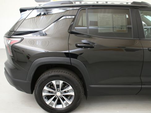 Used 2025 Chevrolet Equinox LT w/ Convenience Package II AWD/4WD image 9