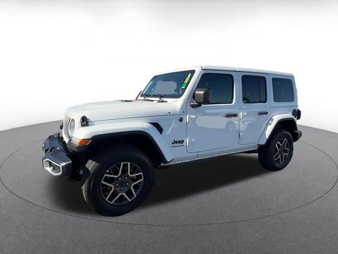 Used 2025 Jeep Wrangler Unlimited Sahara AWD/4WD image 8