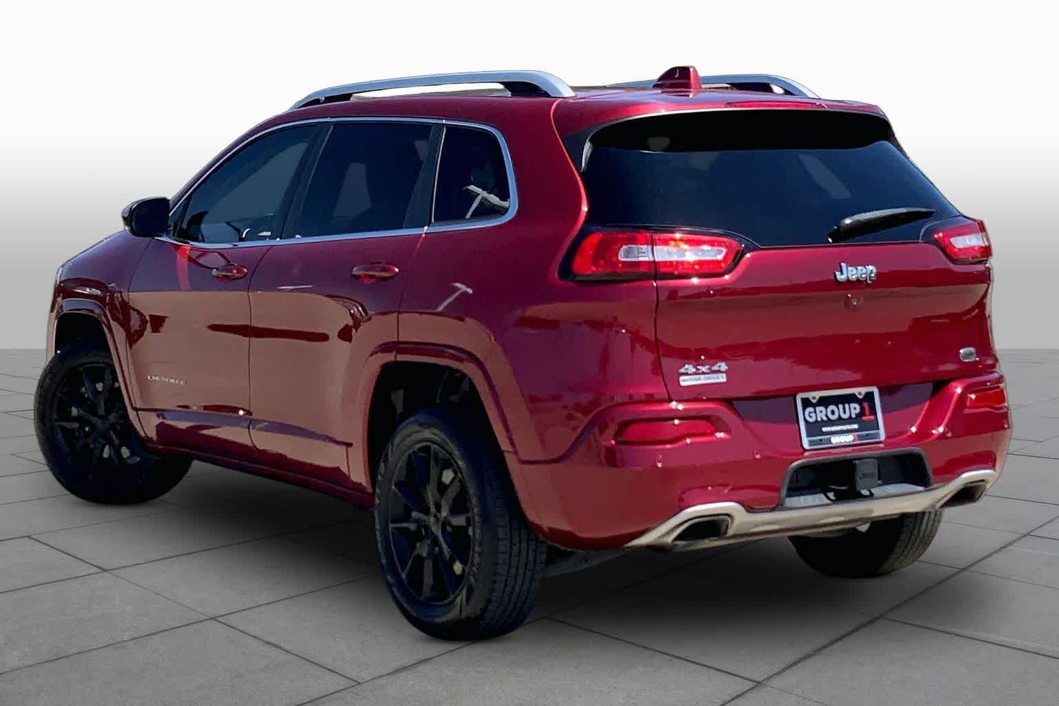 Used 2017 Jeep Cherokee Overland w/ Technology Group AWD/4WD image 12