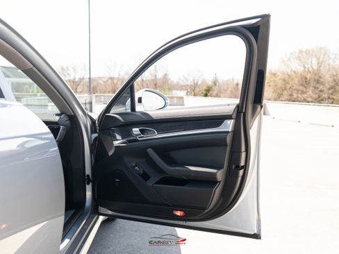 Used 2014 Porsche Panamera S image 42