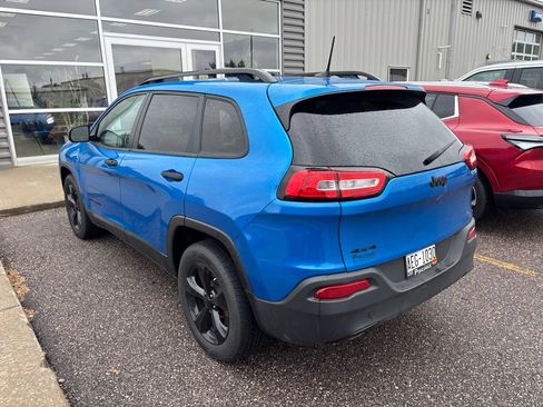 Used 2017 Jeep Cherokee Sport w/ Cold Weather Group AWD/4WD image 2