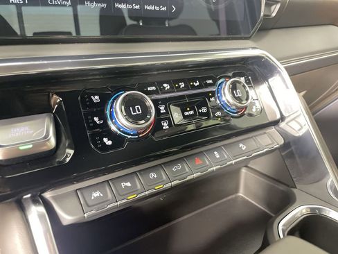 Used 2025 GMC Sierra 1500 Denali w/ Technology Package image 17