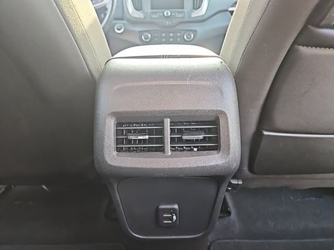 Used 2024 GMC Terrain SLE image 19