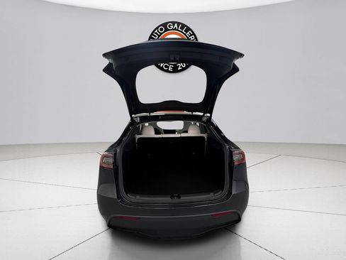 Used 2024 Tesla Model Y Long Range RWD image 25