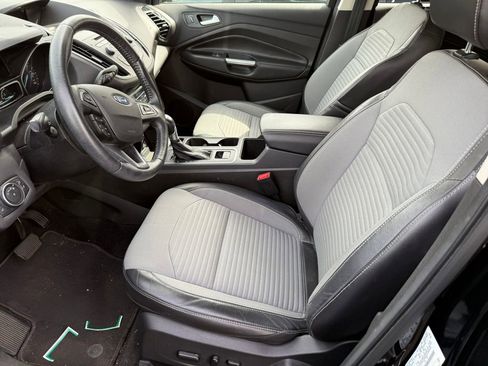 Used 2017 Ford Escape SE w/ SE Sport Appearance Package FWD image 16