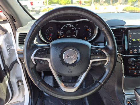Used 2020 Jeep Grand Cherokee Altitude AWD/4WD image 19