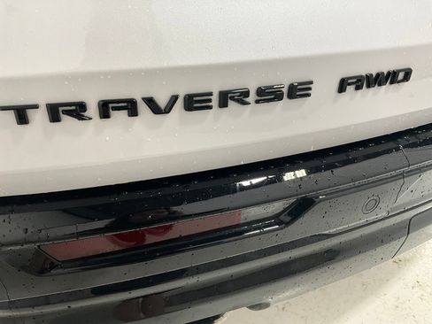 Used 2024 Chevrolet Traverse RS image 7