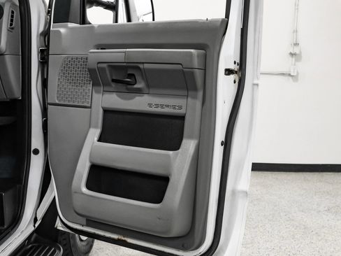 Used 2014 Ford E-350 and Econoline 350 Super Duty w/ Power Group image 41