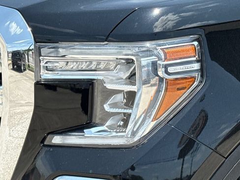 Used 2021 GMC Sierra 1500 SLT AWD/4WD image 4