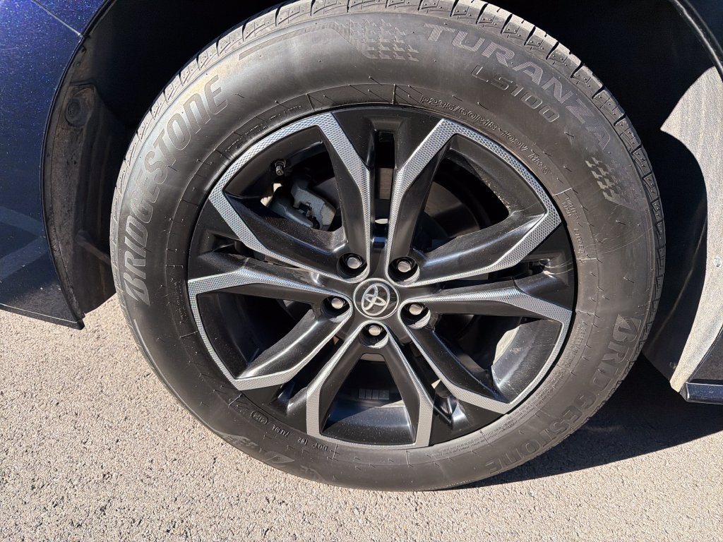 Used 2025 Toyota Sienna Platinum AWD/4WD image 9