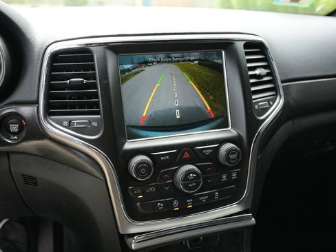 Used 2018 Jeep Grand Cherokee Altitude AWD/4WD image 3