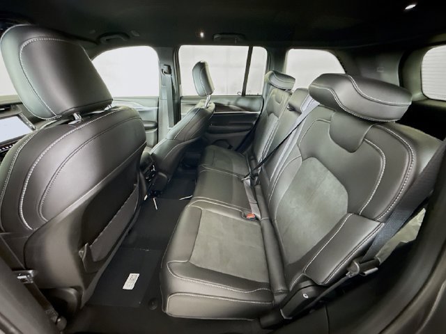 New 2026 Jeep Grand Cherokee Altitude AWD/4WD image 23