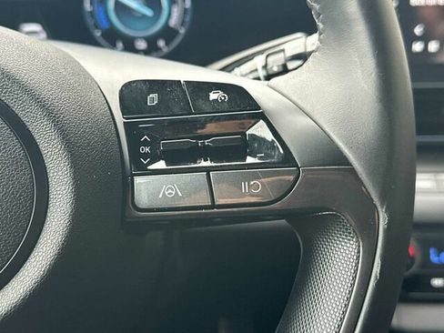 Used 2025 Hyundai Elantra SEL FWD image 29