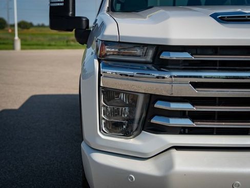 Used 2022 Chevrolet Silverado 2500 High Country w/ Technology Package image 4