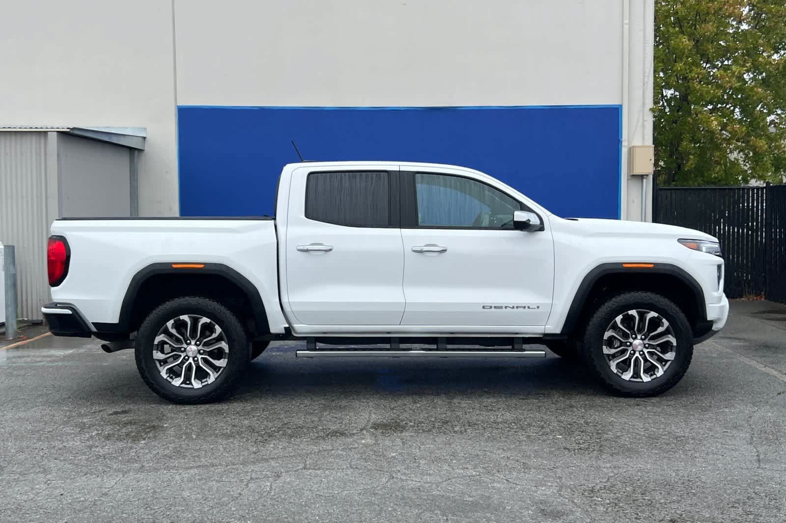 Used 2024 GMC Canyon Denali AWD/4WD image 2
