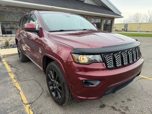 Used 2020 Jeep Grand Cherokee Altitude AWD/4WD image 1