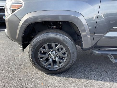 Certified 2022 Toyota Tacoma SR5 image 3