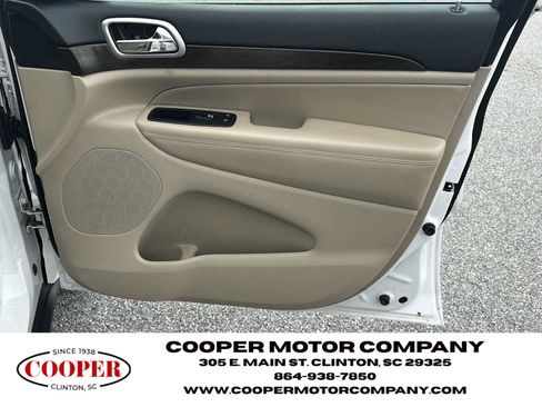 Used 2018 Jeep Grand Cherokee Laredo RWD image 14