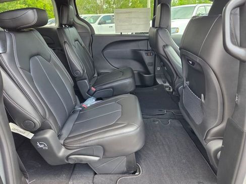 New 2026 Chrysler Pacifica Select image 13