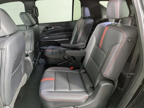 Used 2024 Chevrolet Traverse RS image 28