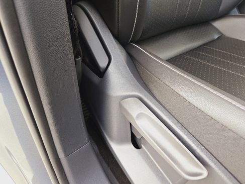 New 2024 Volkswagen Tiguan SE image 25