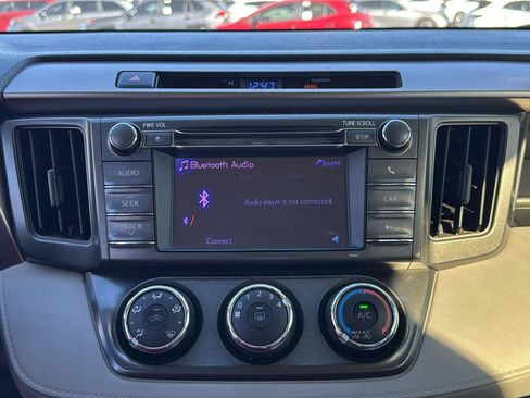 Used 2013 Toyota RAV4 LE image 18