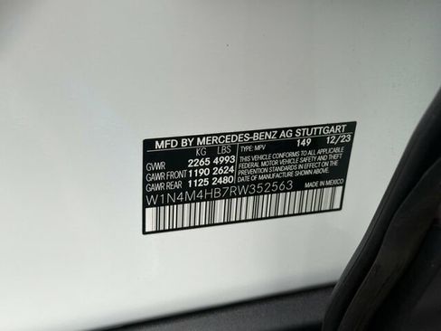 Certified 2024 Mercedes-Benz GLB 250 4MATIC image 39