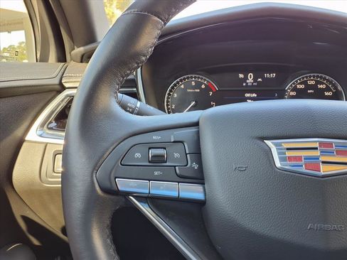 Certified 2024 Cadillac XT6 Luxury image 29