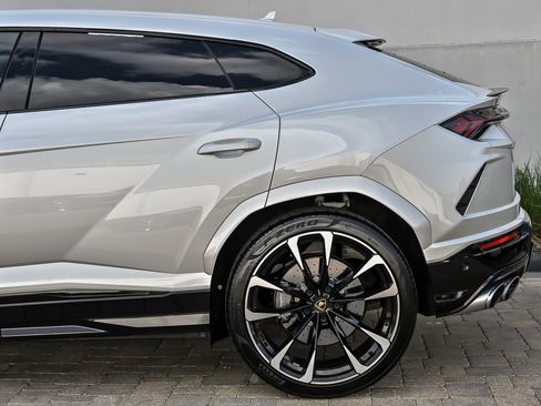 Used 2022 Lamborghini Urus AWD/4WD image 13