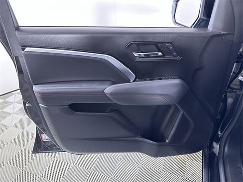 Used 2024 Chevrolet Colorado Z71 w/ Z71 Convenience Package 2 image 23