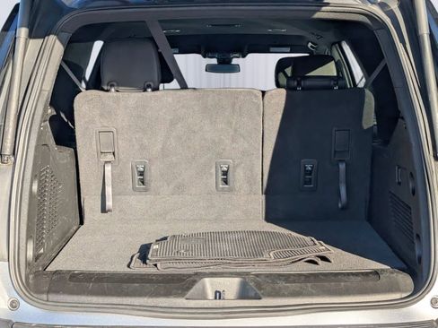 Used 2022 Chevrolet Suburban LT image 12