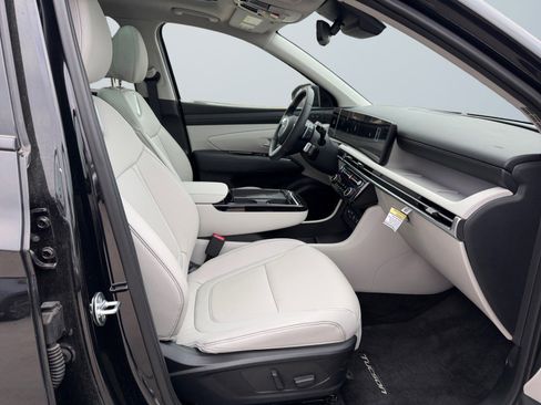 Certified 2025 Hyundai Tucson Limited image 18