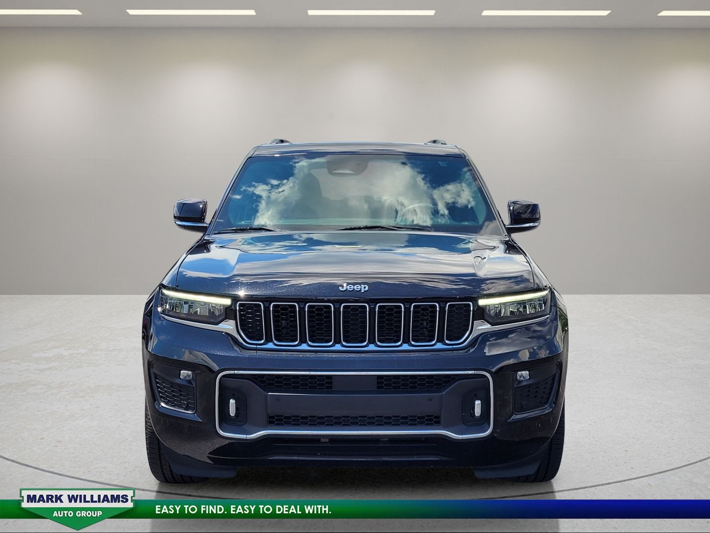 Used 2022 Jeep Grand Cherokee Overland w/ Luxury Tech Group IV AWD/4WD image 10
