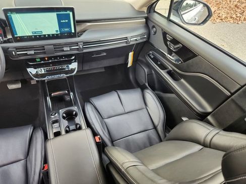 New 2026 Lincoln Corsair Reserve image 12