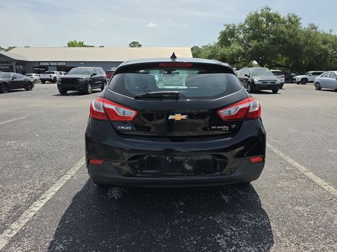 Used 2017 Chevrolet Cruze LT w/ Convenience Package FWD image 4