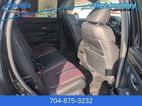 Used 2025 Honda Pilot Black Edition image 14