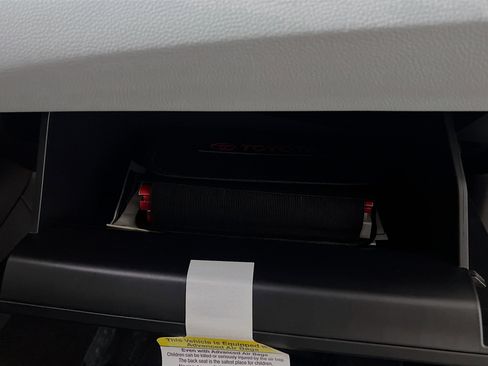 Used 2025 Toyota Corolla SE image 35