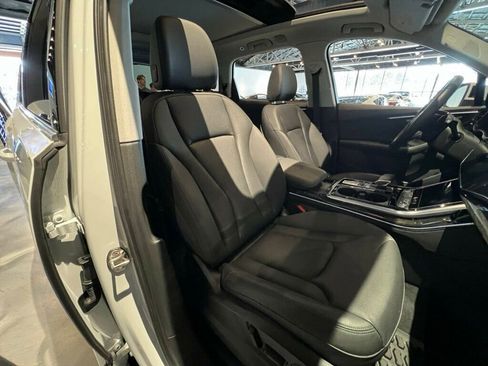 Used 2023 Audi Q7 3.0T Prestige image 32