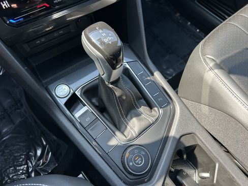 Certified 2024 Volkswagen Tiguan SE R-Line image 15