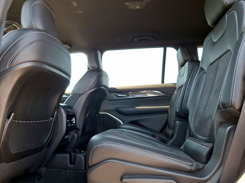 Used 2022 Jeep Grand Cherokee L Laredo AWD/4WD image 20