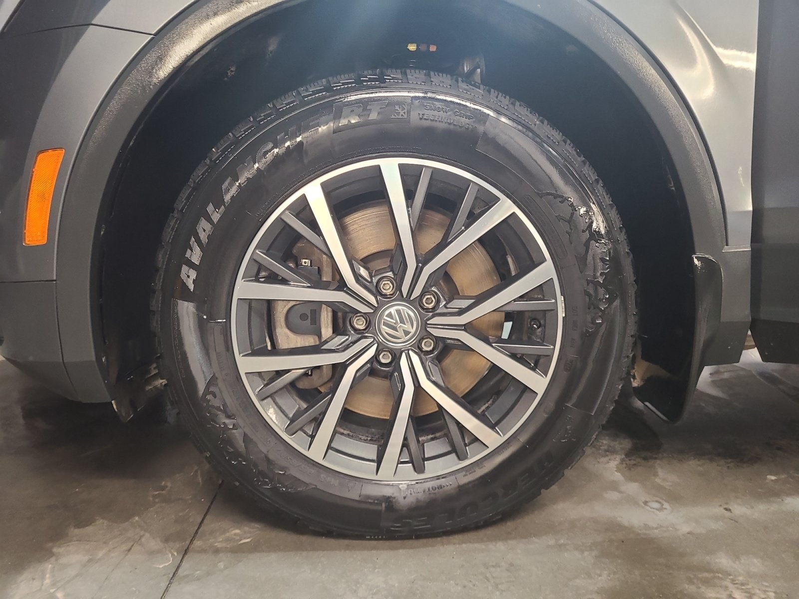 Used 2020 Volkswagen Tiguan SE FWD image 25