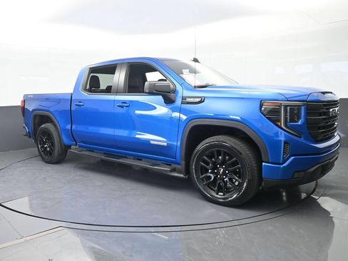 Used 2023 GMC Sierra 1500 Elevation w/ LPO, Elevation Black Package AWD/4WD image 8