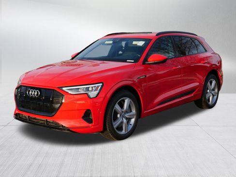 Used 2022 Audi e-tron Premium w/ Convenience Plus Package image 3